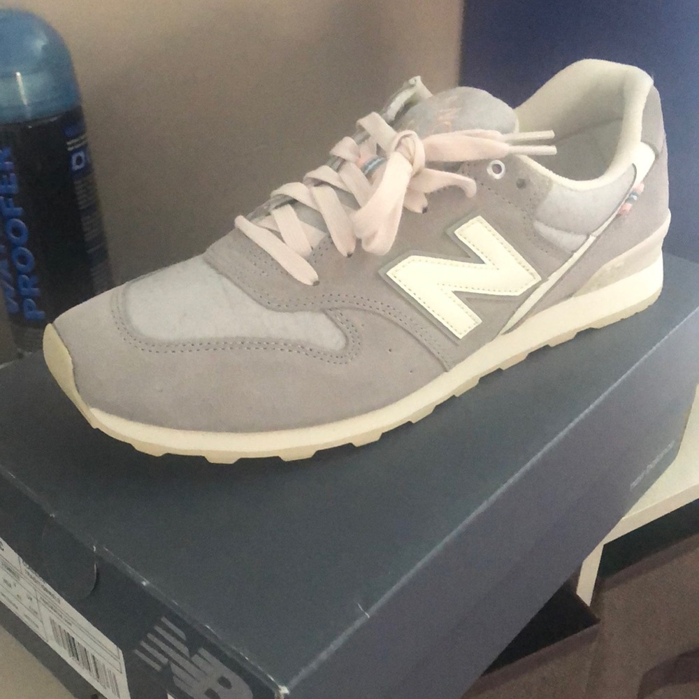 Brand New, Women’s Grey New Balance SZ. 11